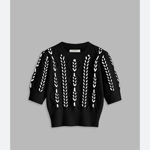 Commense Black and White Patterned Knit Top